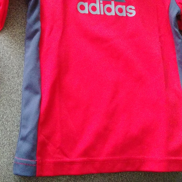 Great condition ADIDAS TOP, 100% POLYESTER - Picture 2 of 5
